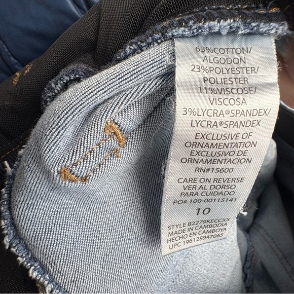 Art Class Girls Sz 10 Classic Black Faded Flare Jeans Raw Hem Adj Waistband - Picture 6 of 6